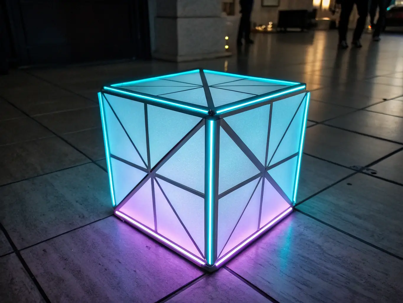 A line icon representing a cube with multiple dimensions extending from it, symbolizing a multidimensional perspective.